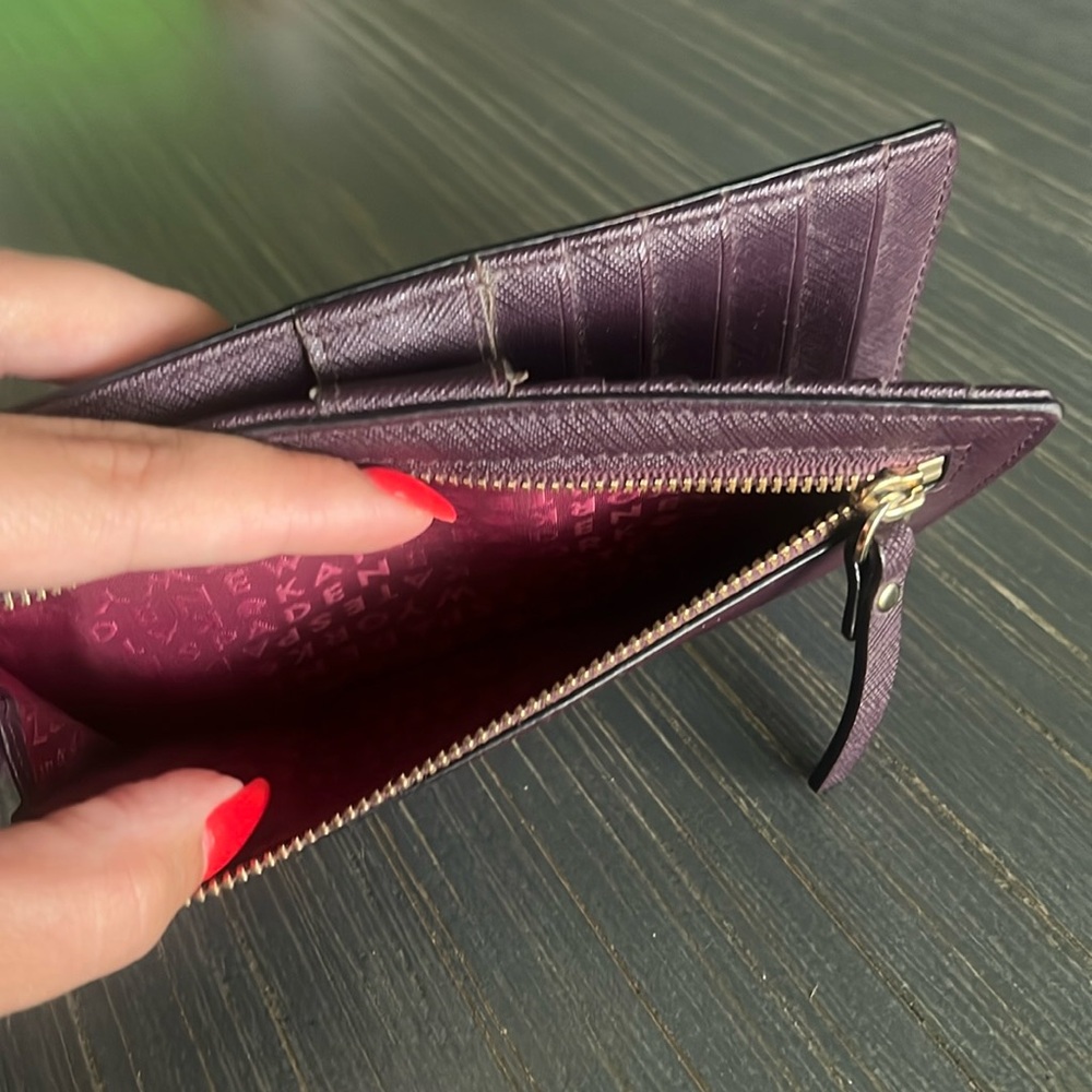 Kate Spade Wallet. - Picture 4 of 7
